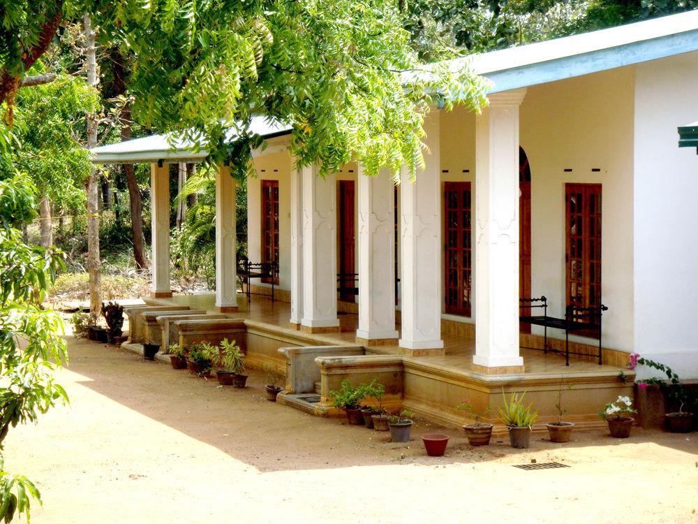 Le Grand Meaulnes Hotel Habarana Exterior photo